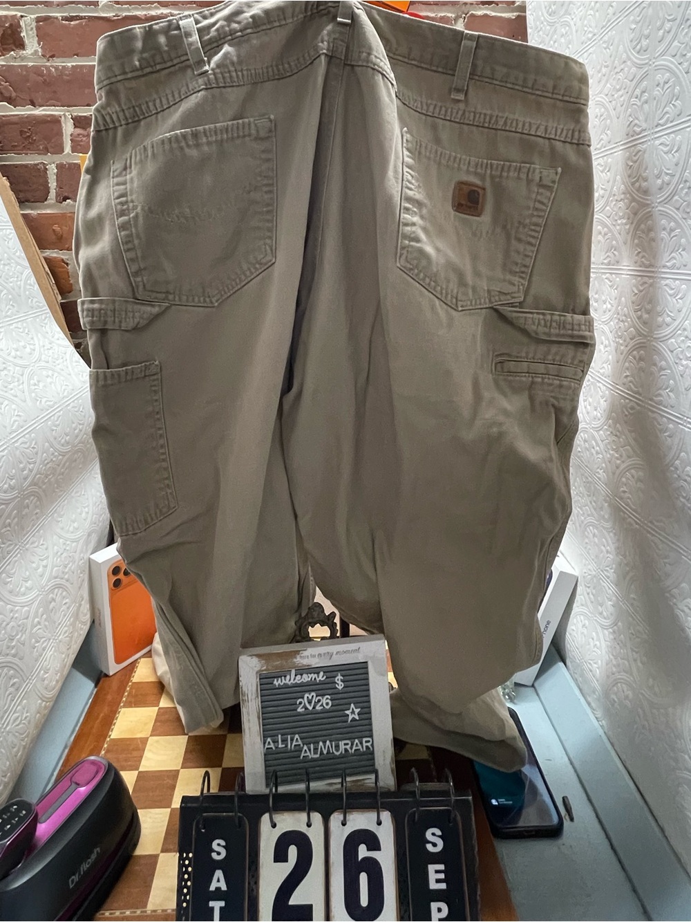 Carhartt
Gare on revarse side. Entretien os seres
8159 OKH
42 X
32
